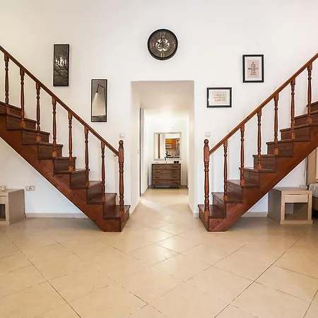Villa Nikolaos *