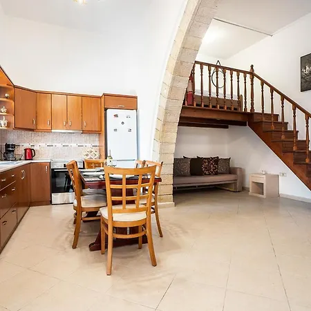 Nikolaos Villa